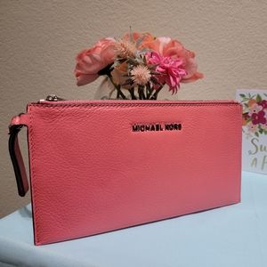 NWOT! Michael Kors Bedford Large Leather Wristlet/Purse in Salmon